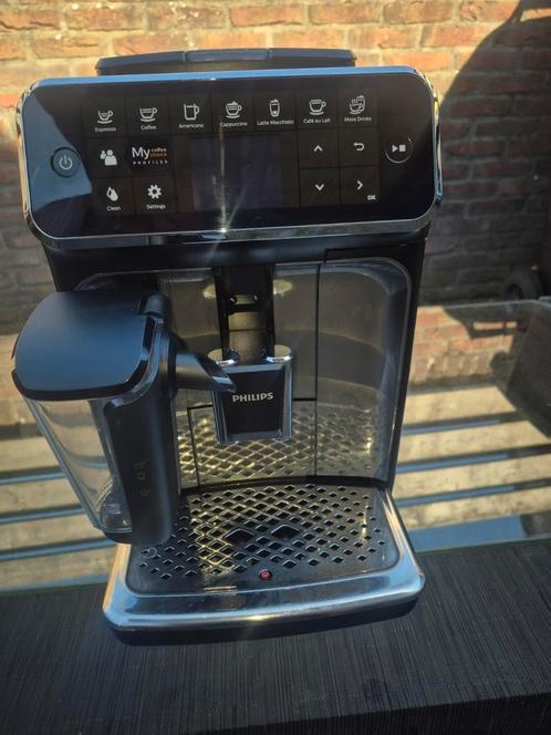 Philips latte go ep 4349 bonen koffiemachine in nette staat, Witgoed en Apparatuur, Koffiezetapparaten, Zo goed als nieuw, Gemalen koffie