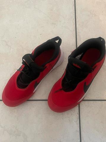 Nike basketbalschoenen rood zwart maat 40  beschikbaar voor biedingen