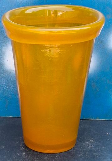 Vaas. Amberglas.  POLS POTTEN.   21 cm.  Dik glas. beschikbaar voor biedingen