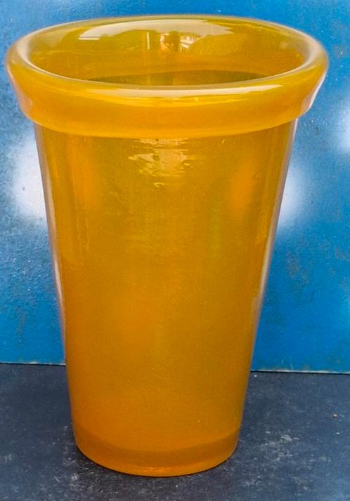 Vaas. Amberglas.  POLS POTTEN.   21 cm.  Dik glas., Huis en Inrichting, Woonaccessoires | Vazen, Zo goed als nieuw, Overige kleuren