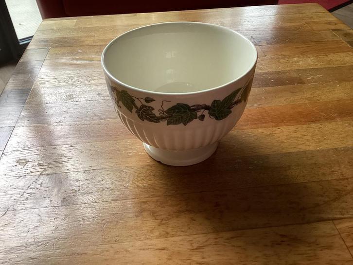 Edme Wedgwood Stratford schaaltje op voet, Verzamelen, Porselein, Kristal en Bestek, Gebruikt, Overige typen, Overige materialen