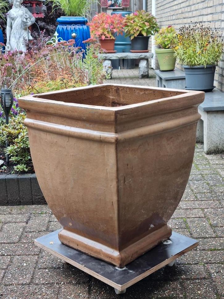 Zéér grote en zware plantenbak  47 x 47 cm, Tuin en Terras, Bloembakken en Plantenbakken, Gebruikt, Steen, Binnen, Balkon, Tuin