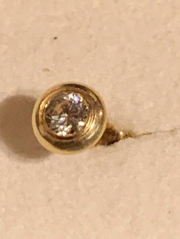 Enkele 14 kt. gouden oorbel, oorsteker met briljant diamant beschikbaar voor biedingen