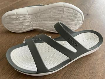 CROCS Swiftwater Sandal W Smoke/White maat  W11 42/43  beschikbaar voor biedingen