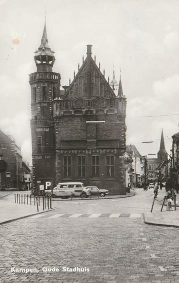 KAMPEN Oude Stadhuis met Bedford Bus  beschikbaar voor biedingen