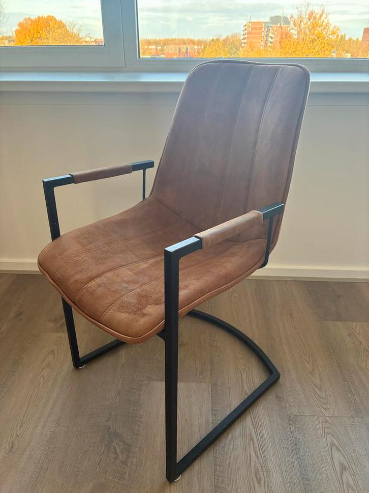 6 Eetkamerstoelen - Bruin met Zwart Frame, Huis en Inrichting, Stoelen, Gebruikt, Vijf, Zes of meer stoelen, Metaal, Bruin, Ophalen