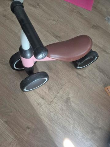 Bandits & Angels Roze Loopfietsje beschikbaar voor biedingen