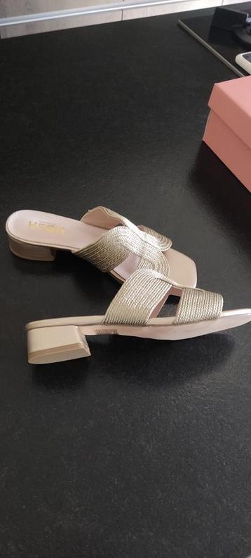 Muiltje/slipper merk POSH goud kleurig nieuw maat 38 beschikbaar voor biedingen