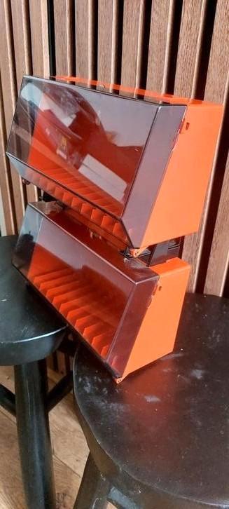 Retro oranje cassettebandjes opbergsysteem 2x12  beschikbaar voor biedingen