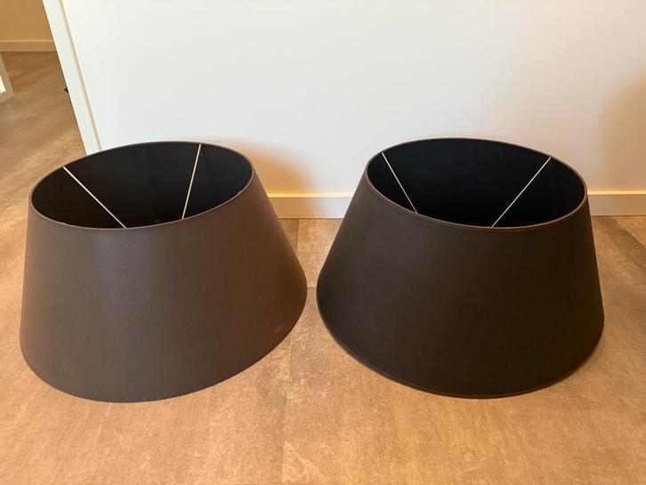 Twee XL lampenkappen van Van Roon – €50 (samen), Huis en Inrichting, Lampen | Lampenkappen, Gebruikt, 50 cm of meer, Rond, Bruin