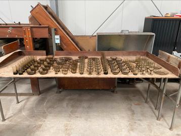 105-delig frans donker glas servies beschikbaar voor biedingen