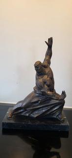 Bronzen beeld op marmer kungfu, Ophalen