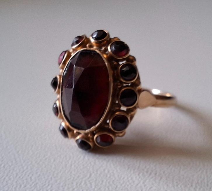 Gouden ring met Granaten, Sieraden, Tassen en Uiterlijk, Ringen, Zo goed als nieuw, Dame, 17 tot 18, Goud, Goud, Met edelsteen