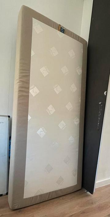 Bed - Unica beschikbaar voor biedingen