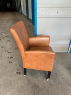 Leren fauteuil op wieltjes, Huis en Inrichting, Fauteuils, Ophalen, Minder dan 75 cm, Leer, Zo goed als nieuw