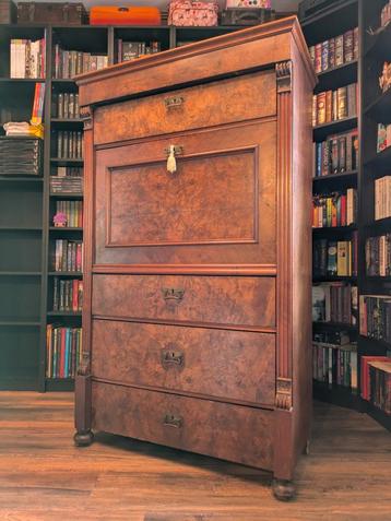 Antiek klep bureau  beschikbaar voor biedingen