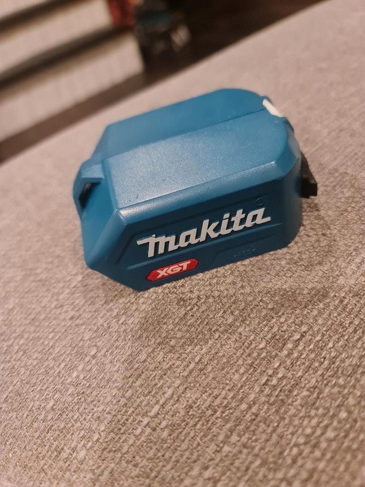 Makita 40V USB adapter ADP0001G, Doe-het-zelf en Verbouw, Gereedschap | Machine-onderdelen en Toebehoren, Zo goed als nieuw, Ophalen of Verzenden