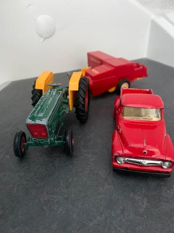 Ford 5000 tractor ( Britains )+ strobalenwagen en Ford F100 beschikbaar voor biedingen