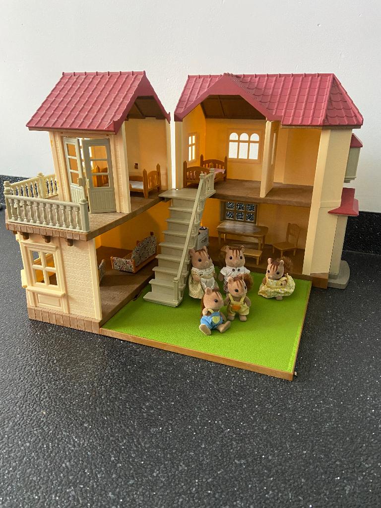 Sylvanian families 2 huisjes, Kinderen en Baby's, Speelgoed | Poppenhuizen, Ophalen of Verzenden, Zo goed als nieuw, Poppenhuis