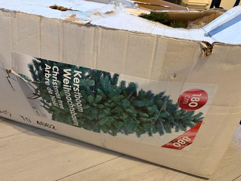 Kunstkerstboom (180cm) + bak met diverse kerstballen, Diversen, Kerst, Gebruikt, Ophalen