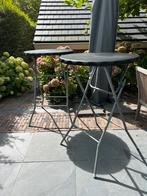 Twee statafels compleet met rokken p.s. €25,-, Ophalen, Gebruikt