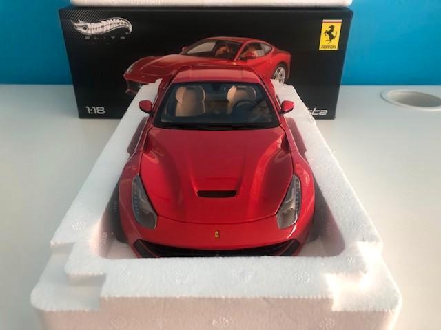 FERRARI F12 BERLINETTA 1:18 HOT WHEELS ELITE, Hobby en Vrije tijd, Modelauto's | 1:18, Zo goed als nieuw, Auto, Hot Wheels, Ophalen of Verzenden