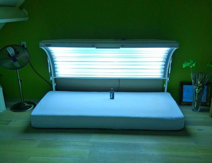 Alisun zonnebank met 12 nieuwe snelbruinlampen, Witgoed en Apparatuur, Zonnebanken en Gezichtsbruiners, Gebruikt, Zonnebank enkelzijdig