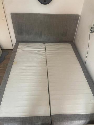 Grijze Boxspring (160x200) zonder matras beschikbaar voor biedingen