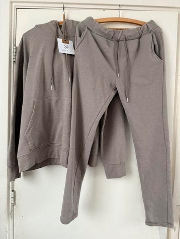 Nieuwe jogging set | Taupe | Size one beschikbaar voor biedingen