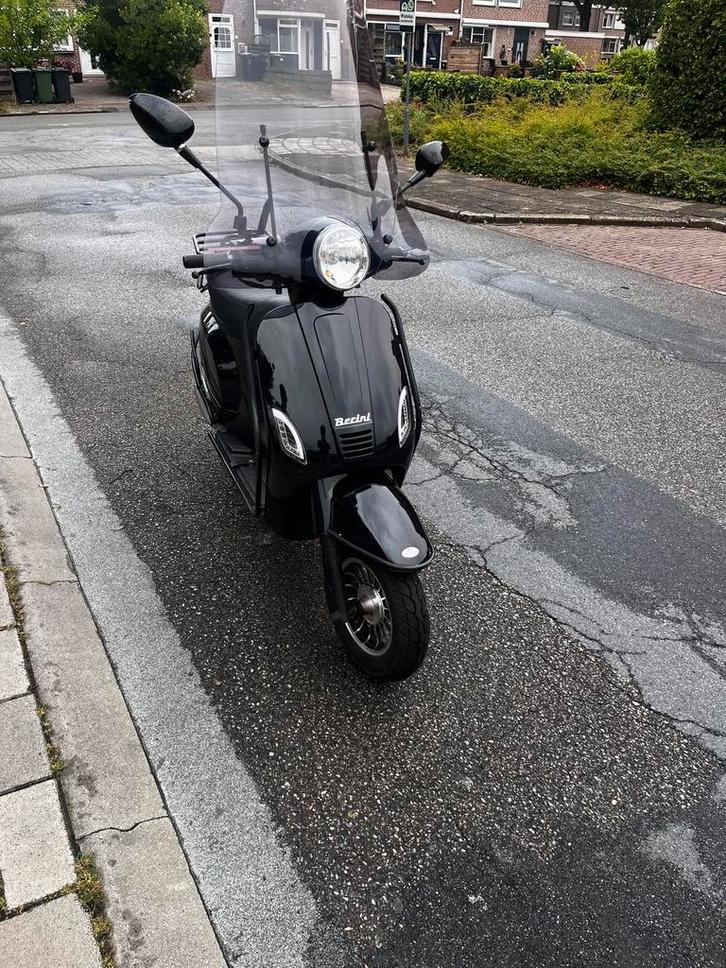 Scooter berini 2023, Fietsen en Brommers, Scooters | Overige merken, Zo goed als nieuw, Maximaal 45 km/u, Benzine, Ophalen