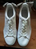 Nieuwe suède leren beige/crème kleurige Puma sneakers, 40, Kleding | Dames, Schoenen, Ophalen of Verzenden, Nieuw, Beige, Sneakers of Gympen