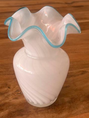 Vintage Murano Stijl Vaas - Blauwe Rand beschikbaar voor biedingen