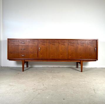 Mahonie sideboard in Scandinavische stijl beschikbaar voor biedingen