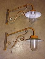 2 maal oude ijzeren stallamp gevellamp buitenlamp lamp, Antiek en Kunst, Curiosa en Brocante, Ophalen