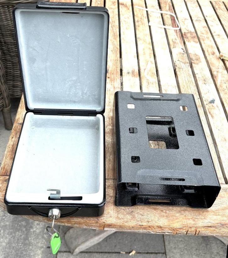 Caravankluisje met uitneembare slede met 2 sleutels, Caravans en Kamperen, Caravan accessoires, Gebruikt, Ophalen of Verzenden