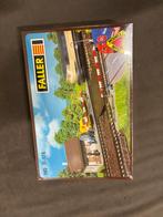 Faller HO B-174 Overweg met slagbomen - Nieuw in doos, Ophalen of Verzenden, Nieuw, Gelijkstroom of Wisselstroom, Brug, Tunnel of Gebouw