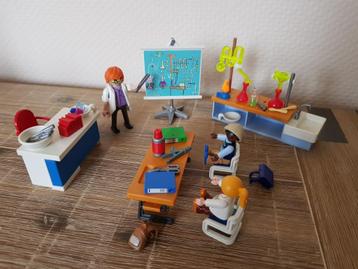 Playmobil inrichting voor scheikunde lokaal of klas lokaal beschikbaar voor biedingen
