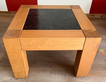 Salon/bijsettafel met hardsteen inleg beschikbaar voor biedingen