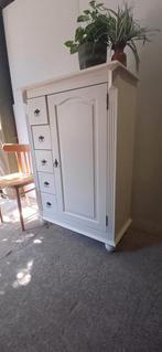 Mooi vintage spekkast, meidenkast leuke restyler babykamer, Huis en Inrichting, Ophalen, Zo goed als nieuw