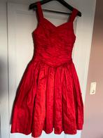 Mooie rode feestelijke jurk met jasje maat S, Ophalen, Zo goed als nieuw, Maat 36 (S), Boven de knie