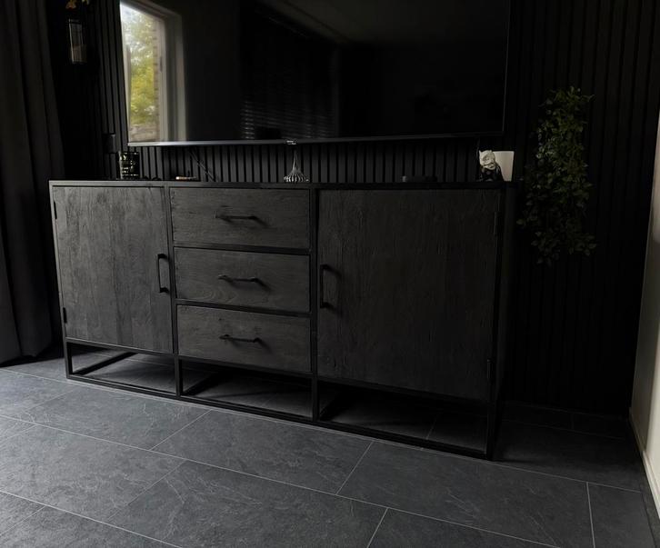 Zgan zwart mangohouten dressoir 180cm breed, Huis en Inrichting, Kasten | Dressoirs, Zo goed als nieuw, 150 tot 200 cm, 25 tot 50 cm