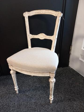 Brocante Stoel, Oude Look, Nieuwe Bekleding beschikbaar voor biedingen