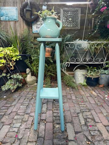 Leuke plantentafel beschikbaar voor biedingen