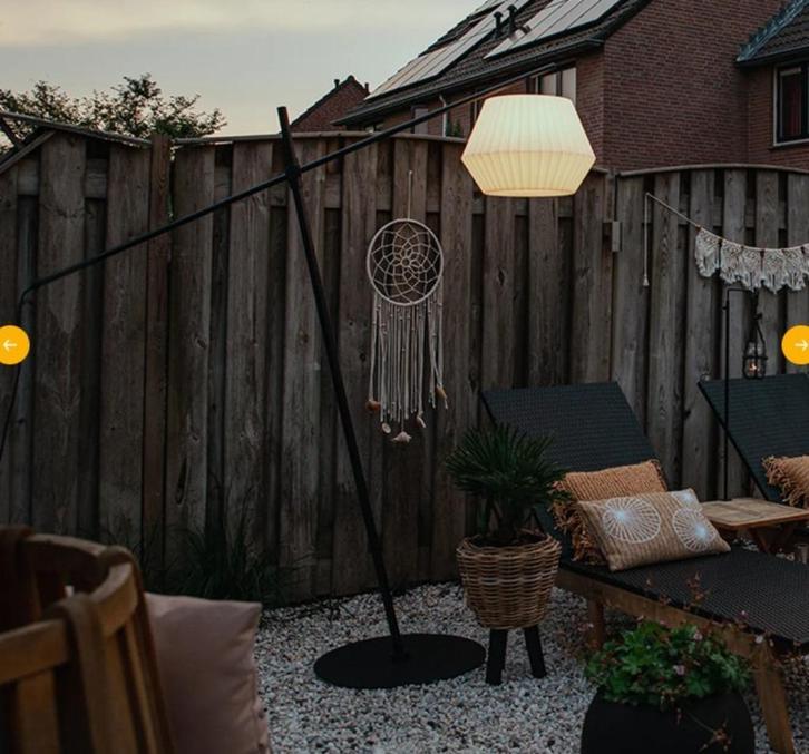 Design buiten vloerlamp zwart met witte kap – nieuw in doos, Huis en Inrichting, Lampen | Vloerlampen, Nieuw, 150 tot 200 cm, Kunststof