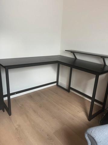 Ruime moderne zwarte hoekbureau 140 x 130 cm beschikbaar voor biedingen