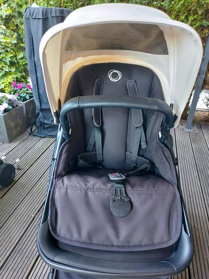 Bugaboo Fox 2 Kinderwagen All Black Crèmekleurige zonnenkap, Kinderen en Baby's, Kinderwagens en Combinaties, Zo goed als nieuw