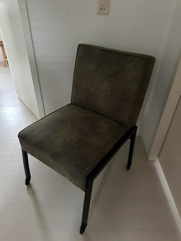 Mooie stoel met wietjes  beschikbaar voor biedingen