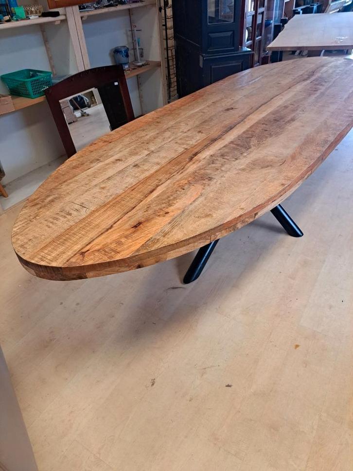 Een  300 cm   mango  ovale  eetkamer tafel., Huis en Inrichting, Tafels | Salontafels, Zo goed als nieuw, 75 cm of meer, 100 tot 150 cm