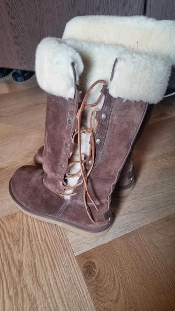 Mooie originele uggs maat 38 weinig gedragen beschikbaar voor biedingen