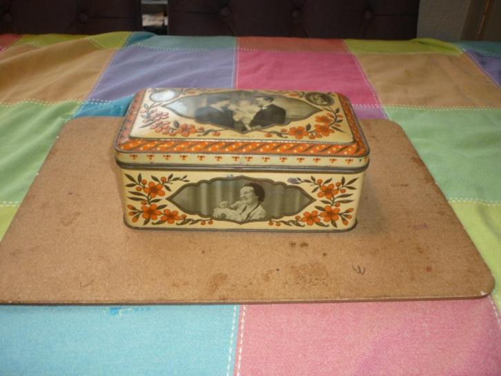 Exclusieve vintage koektrommel Koningshuis 1938 geschiedenis, Verzamelen, Koninklijk Huis en Royalty, Zo goed als nieuw, Overige typen